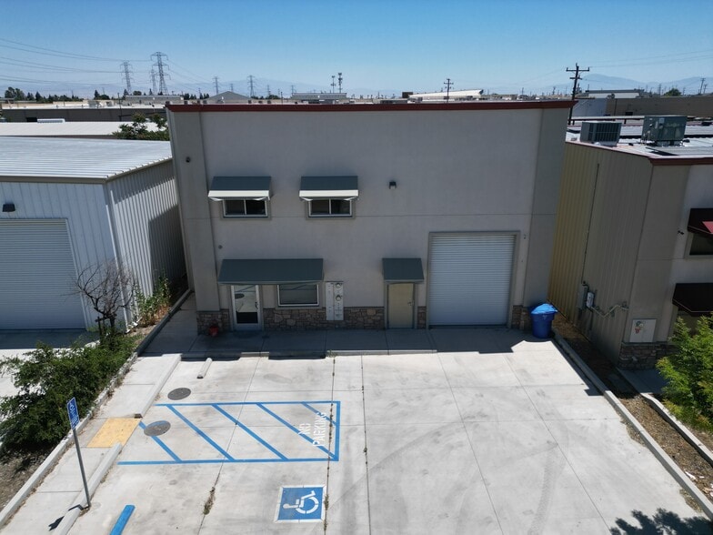 2810 Mosasco St, Bakersfield, CA for lease - Building Photo - Image 2 of 8