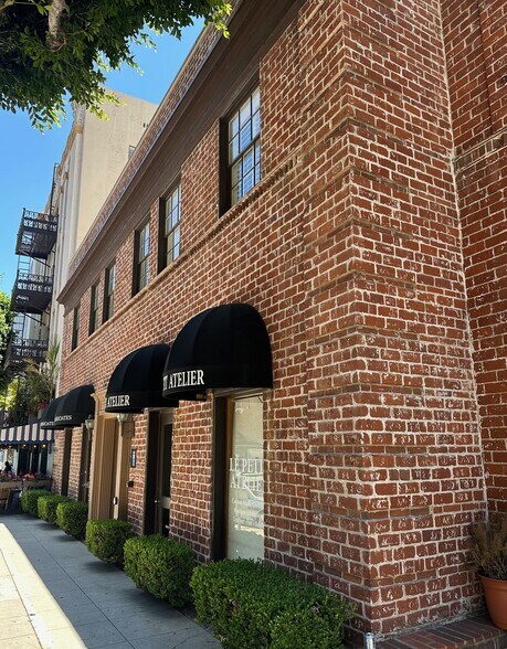 409 N Camden Dr, Beverly Hills, CA à louer - Photo du bâtiment - Image 3 de 11