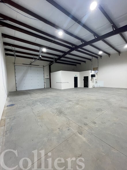 Aviation Way & Skyway St, Caldwell, ID for lease - Interior Photo - Image 2 of 9
