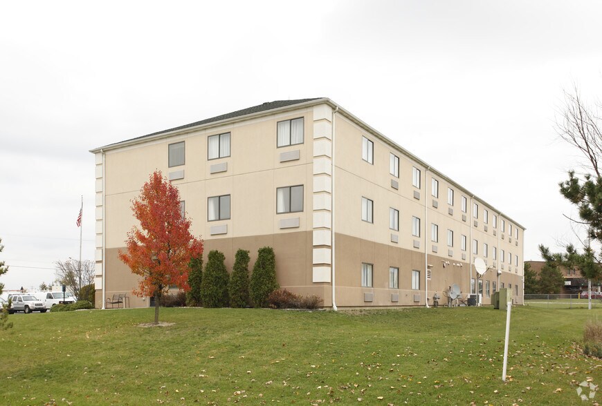 1077 W US 223, Adrian, MI à vendre - Photo du bâtiment - Image 2 de 9