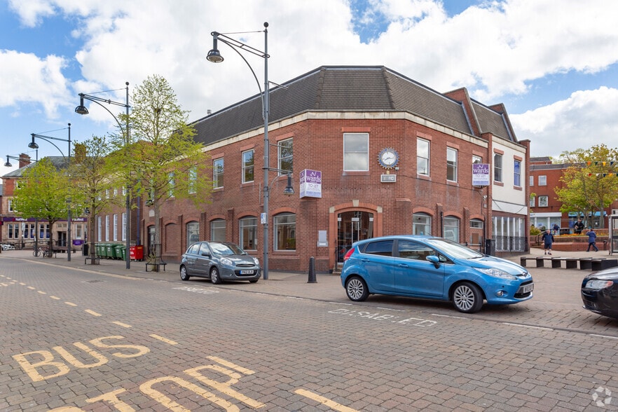 3-5 Market Pl, Hinckley for lease - Building Photo - Image 3 of 6