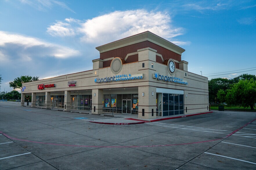 1921 N Main St, Pearland, TX à louer - Photo du bâtiment - Image 2 de 7