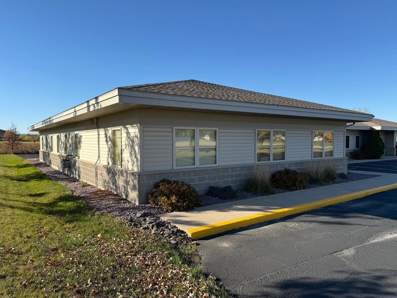 1627 4th Ave W, Monroe, WI for lease - Building Photo - Image 2 of 13