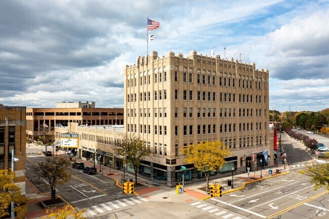 Plus de détails pour 304 W 4th St, Royal Oak, MI - Commerce de détail à louer