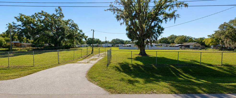 37422 State Road 54, Zephyrhills, FL à vendre - Photo du bâtiment - Image 2 de 5