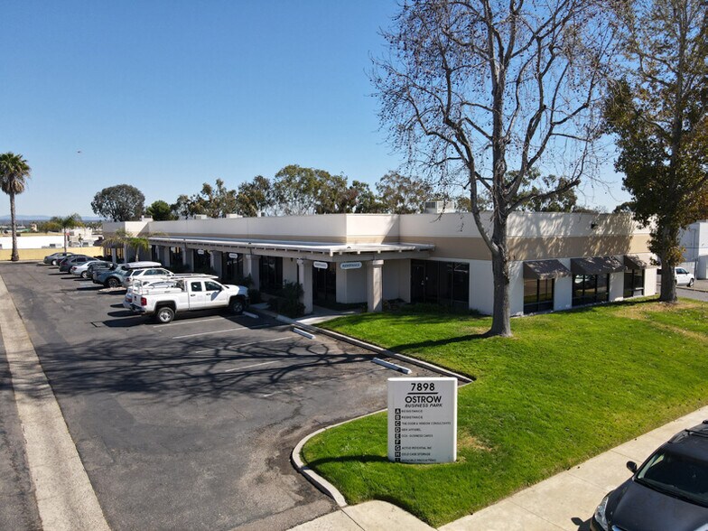 7888 Ostrow St, San Diego, CA à louer - Photo du bâtiment - Image 2 de 3