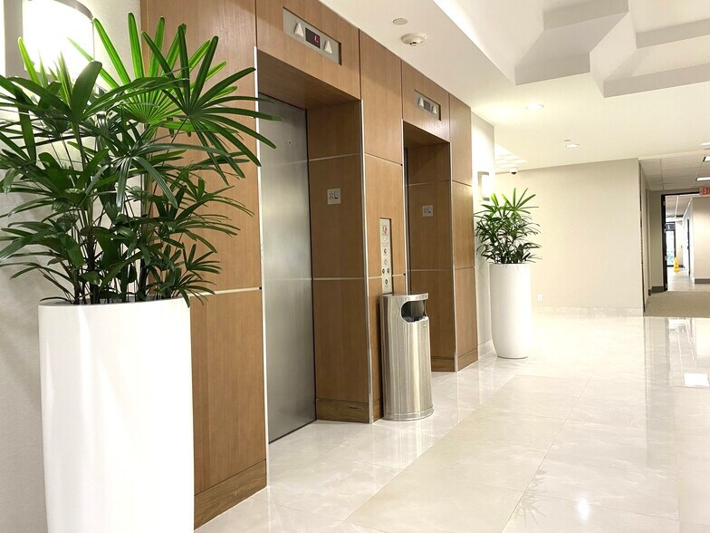 2101 NW Corporate Blvd, Boca Raton, FL à louer - Hall d’entrée - Image 3 de 6