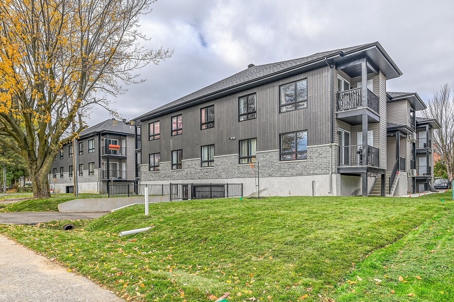 20 Rue Saint-Isidore, Saint-charles-borromee, QC for sale - Building Photo - Image 1 of 1