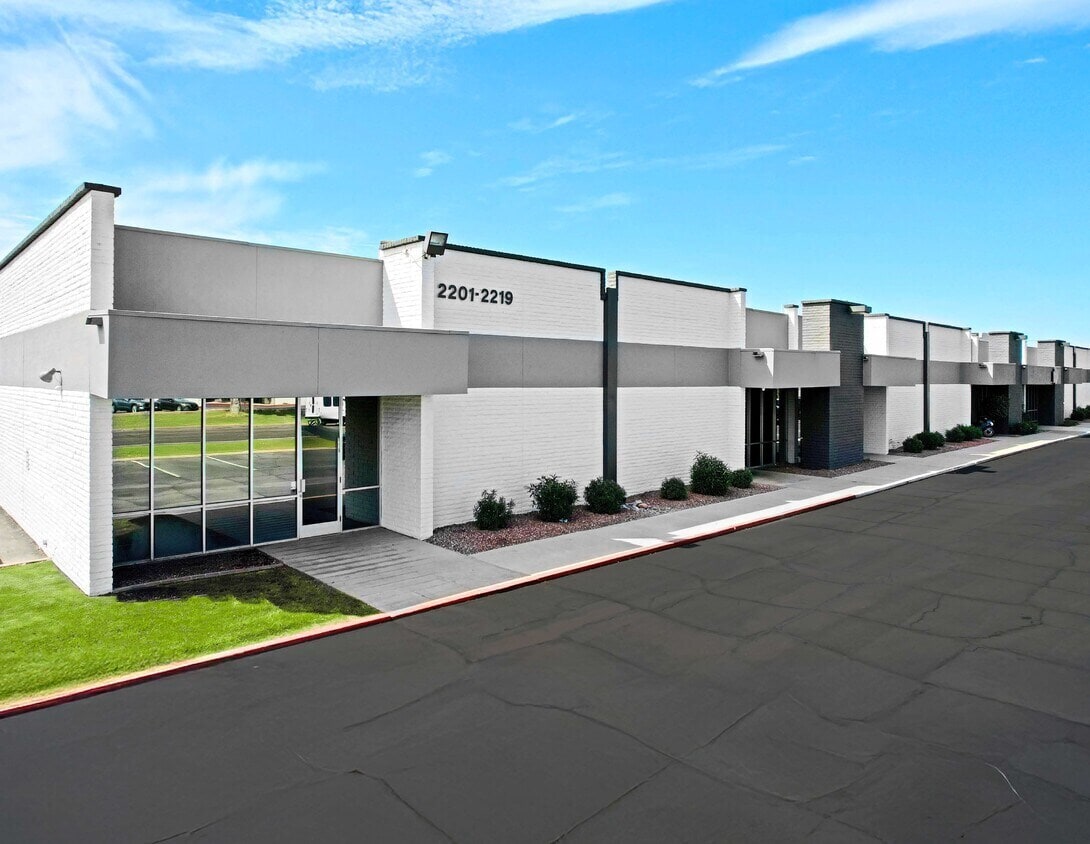 2201-2219 E University Dr, Phoenix, AZ for lease Building Photo- Image 1 of 2