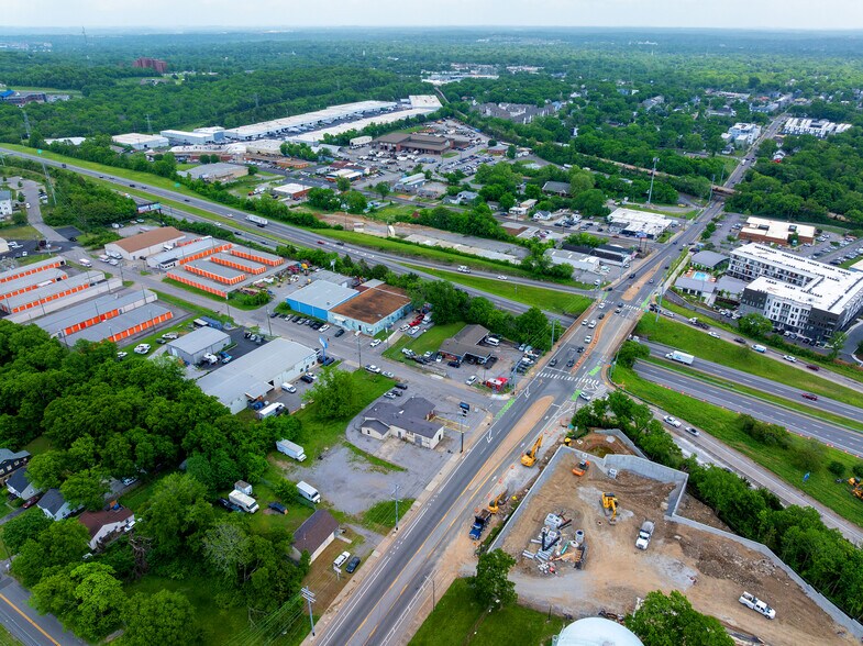 707 E Trinity Ln, Nashville, TN à louer - Photo du bâtiment - Image 2 de 5