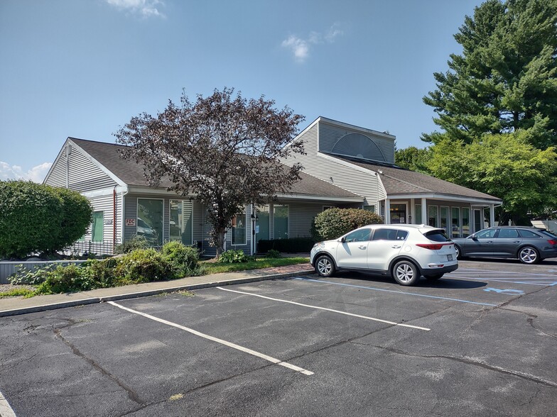 1524 Route 9, Clifton Park, NY for sale - Primary Photo - Image 1 of 1