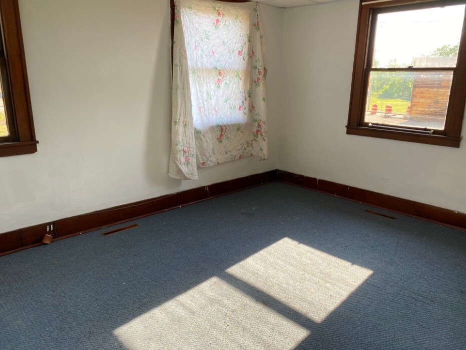 515 Stillwater Ave, Dennison, OH for lease Interior Photo- Image 1 of 2