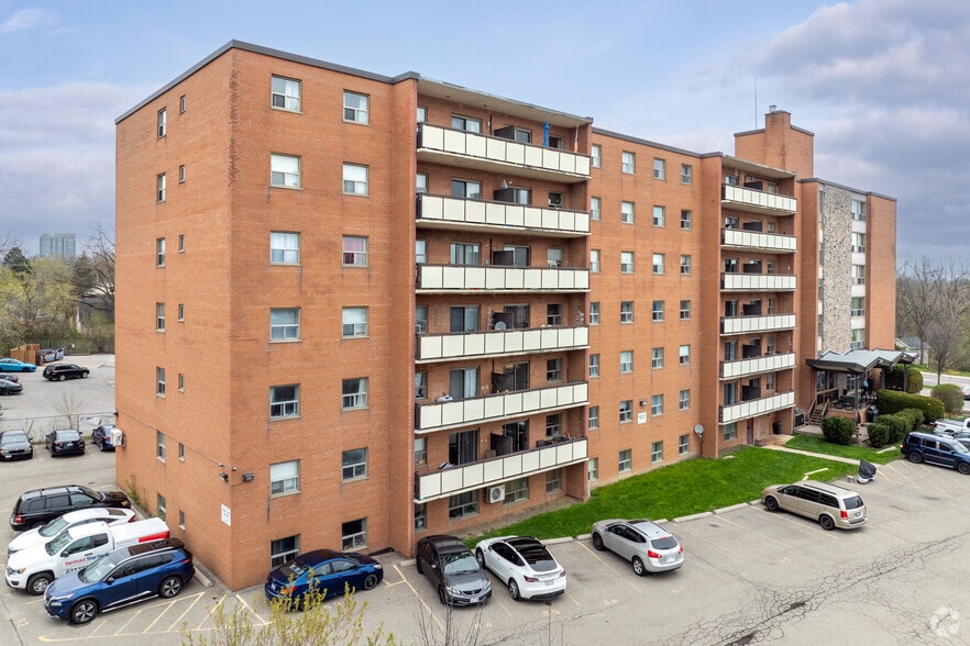 143 Main St S, Brampton, ON à vendre - Photo du bâtiment - Image 2 de 48