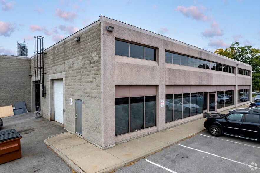 8111 Jane St, Vaughan, ON à vendre - Photo du bâtiment - Image 3 de 5