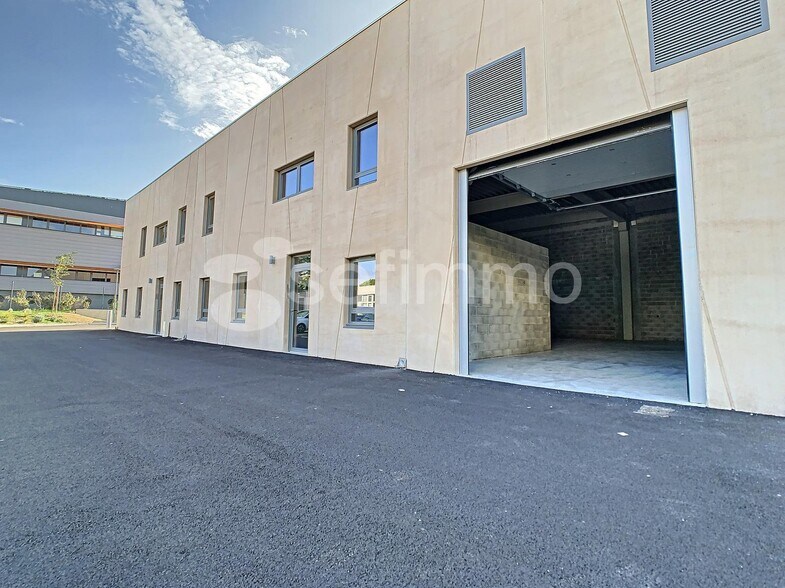 130 Rue Frédéric Joliot Curie, Aix-en-Provence à louer - Photo du bâtiment - Image 2 de 6