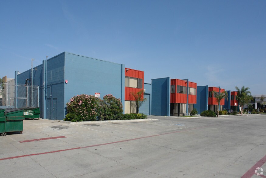 10055 Marconi Dr, San Diego, CA à louer - Photo du bâtiment - Image 1 de 4