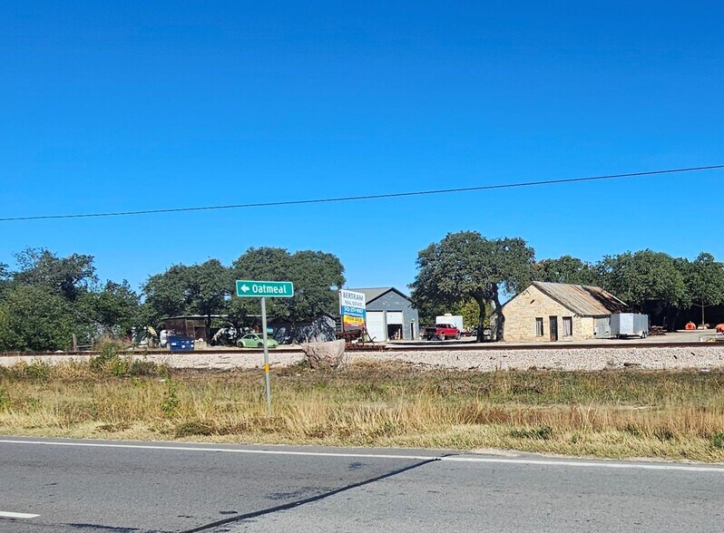 410 Brooks Mill Rd, Bertram, TX à vendre - Photo du bâtiment - Image 2 de 4