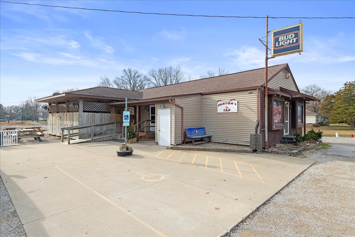 104 Taylorville Rd, Taylorville, IL à vendre Photo du bâtiment- Image 1 de 38