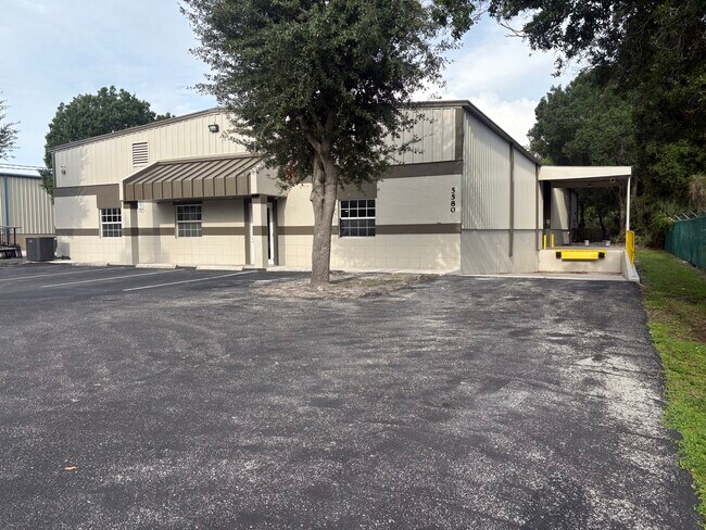 Plus de détails pour 5580 ZIP Dr, Fort Myers, FL - Industriel à louer