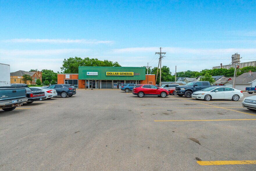 409 N Buckeye Ave, Abilene, KS à louer - Photo du bâtiment - Image 3 de 13