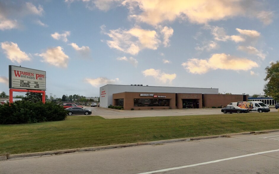 18660 15 Mile Rd, Fraser, MI à louer - Photo du bâtiment - Image 2 de 2