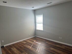 606 Crystal Pl, La Grange, KY for lease Building Photo- Image 2 of 10