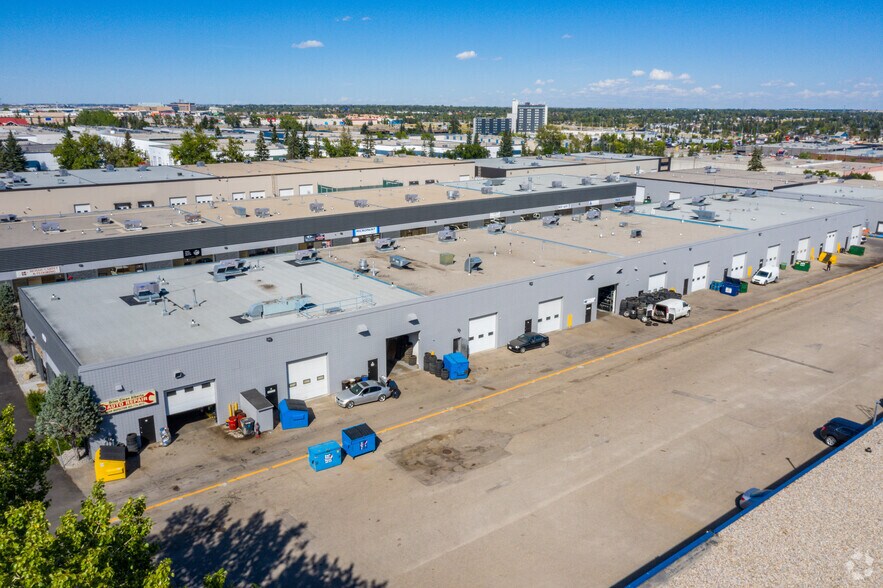 920 28th St NE, Calgary, AB à louer - Photo du bâtiment - Image 2 de 2