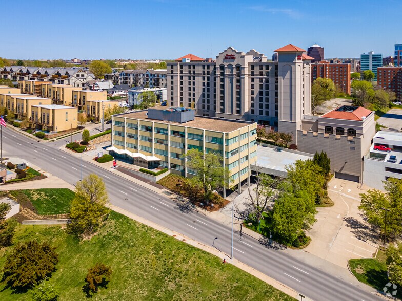 4601 Madison Ave, Kansas City, MO à louer - Aérien - Image 2 de 9
