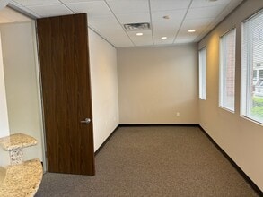 20031-20035 W Lake Houston Pky, Kingwood, TX for lease Lobby- Image 2 of 7