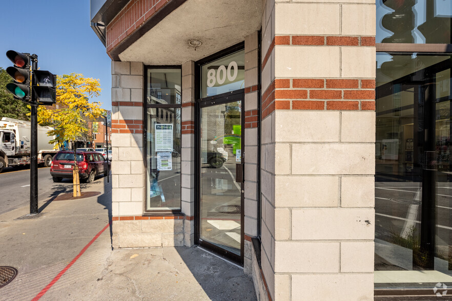 800-810 Rue Ontario E, Montréal, QC for sale - Building Photo - Image 3 of 4