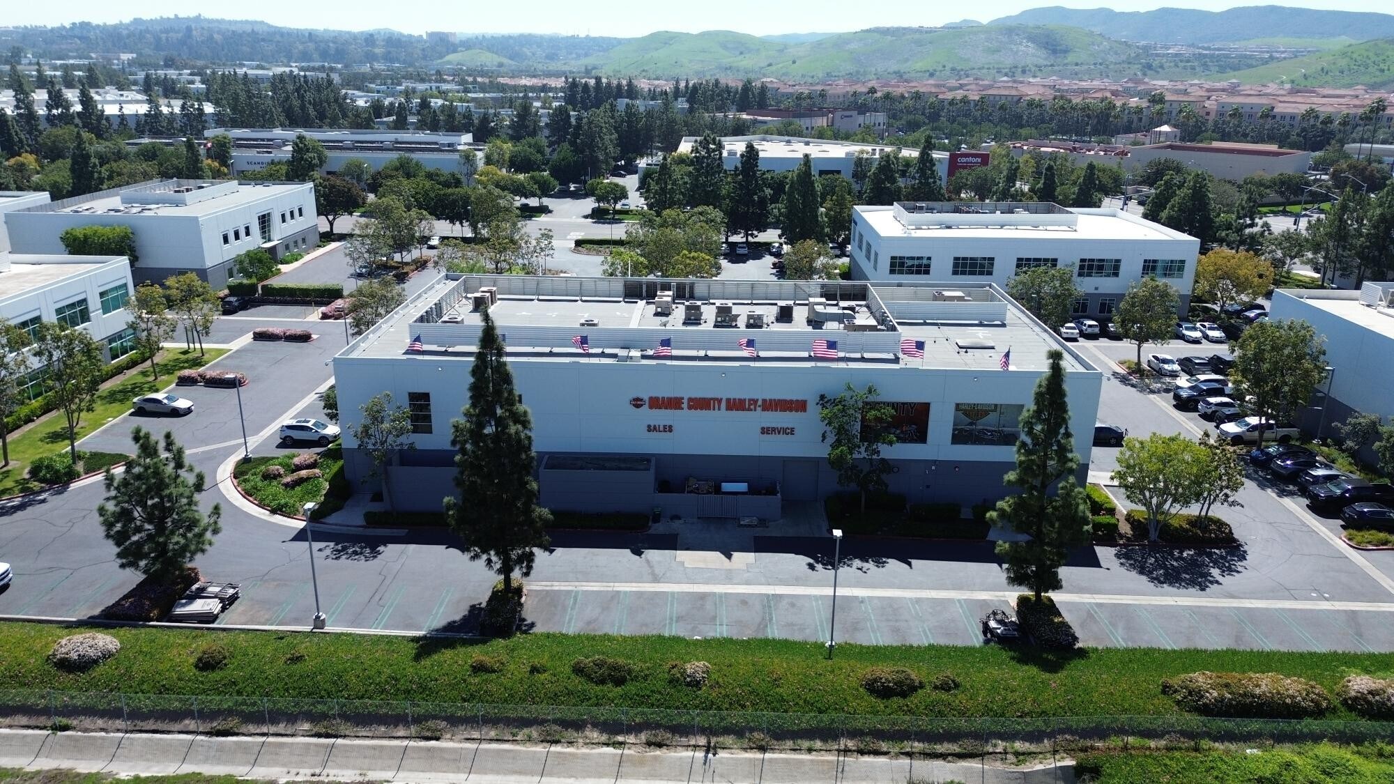 8677 Research Dr, Irvine, CA à vendre Photo du bâtiment- Image 1 de 10