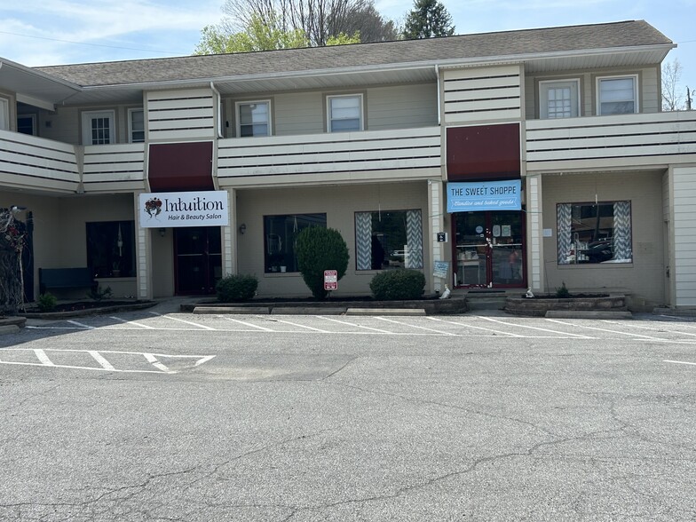 LSK Plaza Portfolio Sale portfolio of 3 properties for sale on LoopNet.ca - Building Photo - Image 1 of 12