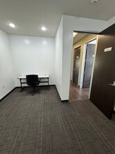 32403 Tamina Rd, Magnolia, TX à louer Photo intérieure- Image 1 de 3