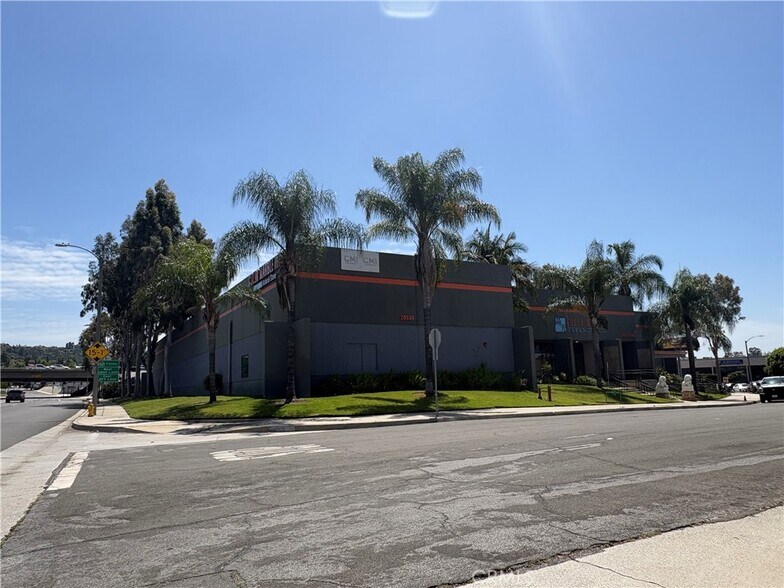 20530 Earlgate St, Diamond Bar, CA à louer - Photo du bâtiment - Image 3 de 4