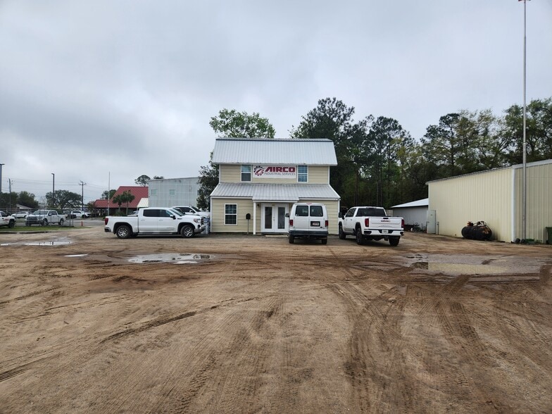 1563 W Cherry St, Jesup, GA à vendre - Photo du bâtiment - Image 1 de 54