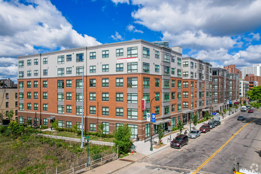 1500 Nicollet Ave S, Minneapolis, MN à louer - Photo du bâtiment - Image 1 de 16