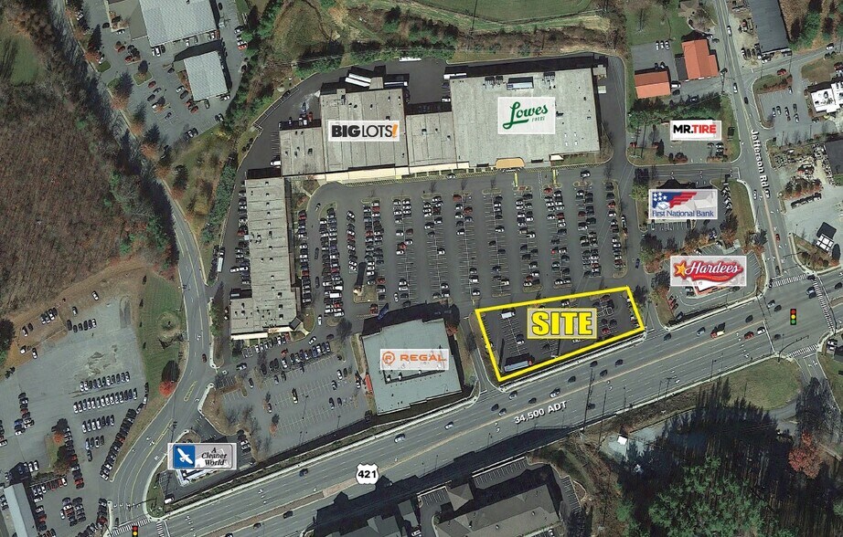 New Market Center, Boone, NC à louer - Aérien - Image 1 de 3