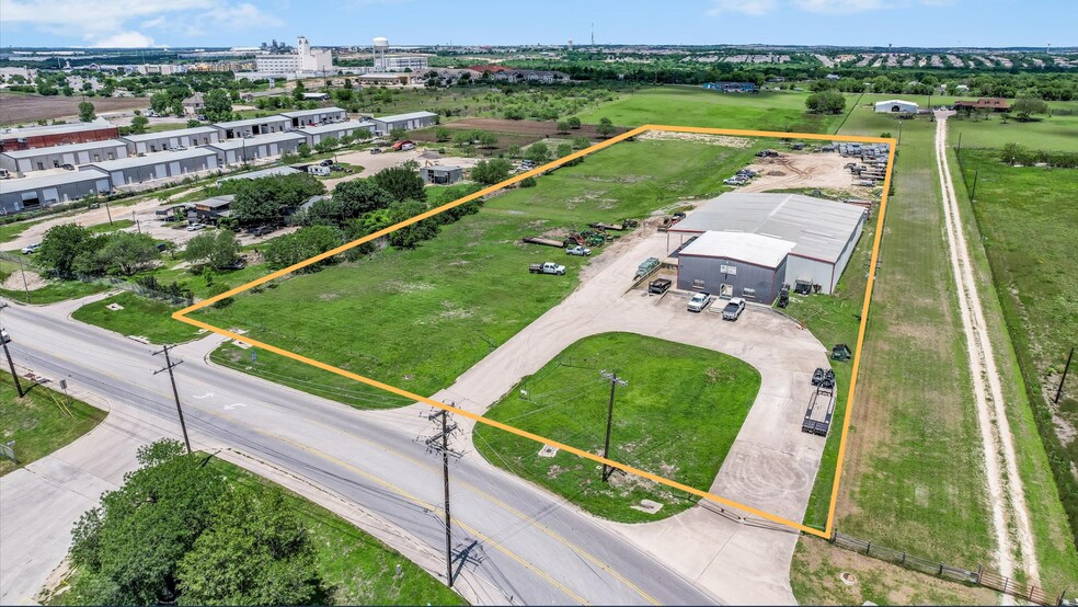 1251 Bunton Creek Rd, Kyle, TX à louer - Photo du bâtiment - Image 1 de 12