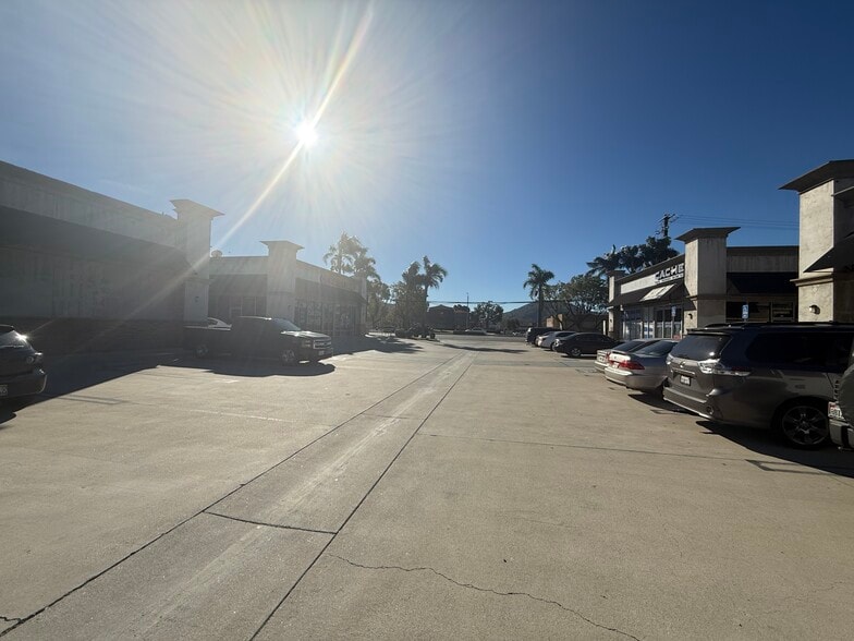16846 Valley Blvd, Fontana, CA for lease - Building Photo - Image 2 of 9