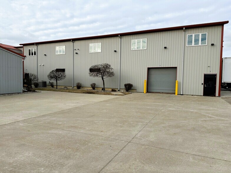 1221 Hartzell St, New Haven, IN à louer - Photo du bâtiment - Image 2 de 11