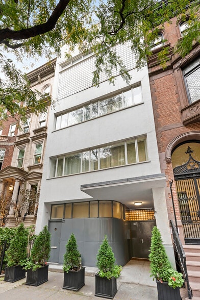 32 E 74th St, New York, NY for sale - Building Photo - Image 3 of 16