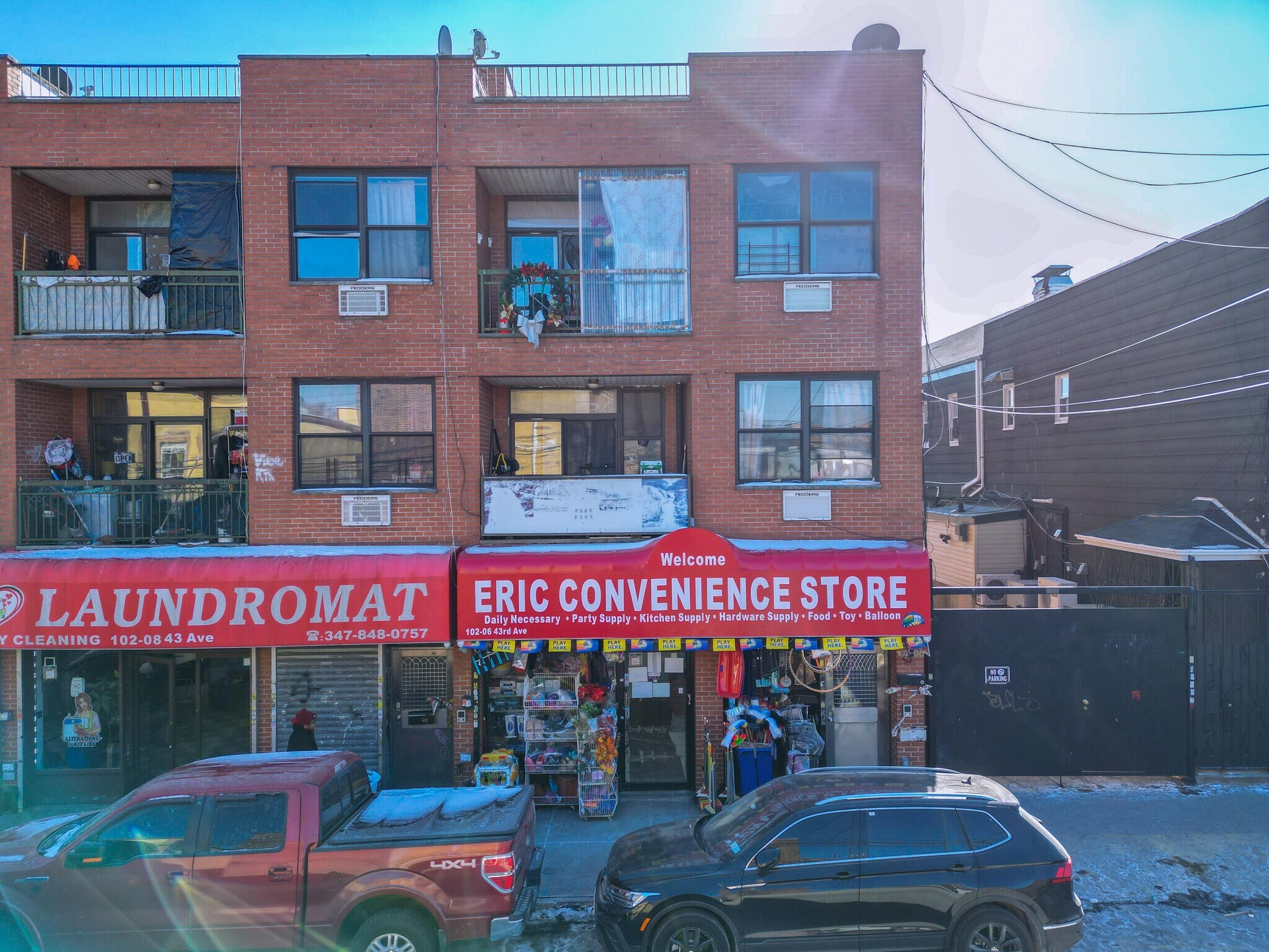 102-06 43rd Ave, Corona, NY à vendre Photo du bâtiment- Image 1 de 1