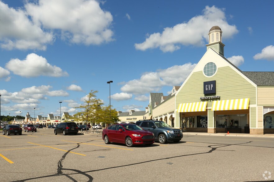 1475 N Burkhart Rd, Howell, MI à louer - Photo du bâtiment - Image 3 de 10