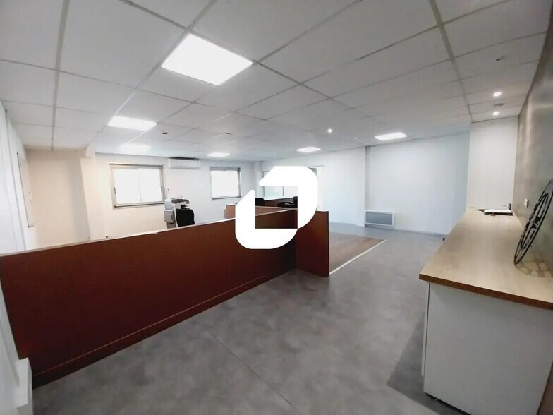 Office in Neuilly-Plaisance for lease - Interior Photo - Image 2 of 11