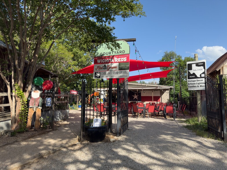 1706 Hunter Rd, New Braunfels, TX for sale - Building Photo - Image 3 of 8