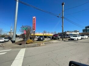 4014 Hillsboro Cir, Nashville, TN for lease Building Photo- Image 2 of 2