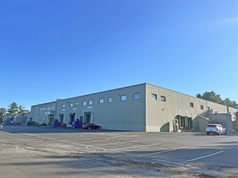 645 Harvey Rd, Manchester, NH à louer - Photo du bâtiment - Image 3 de 4