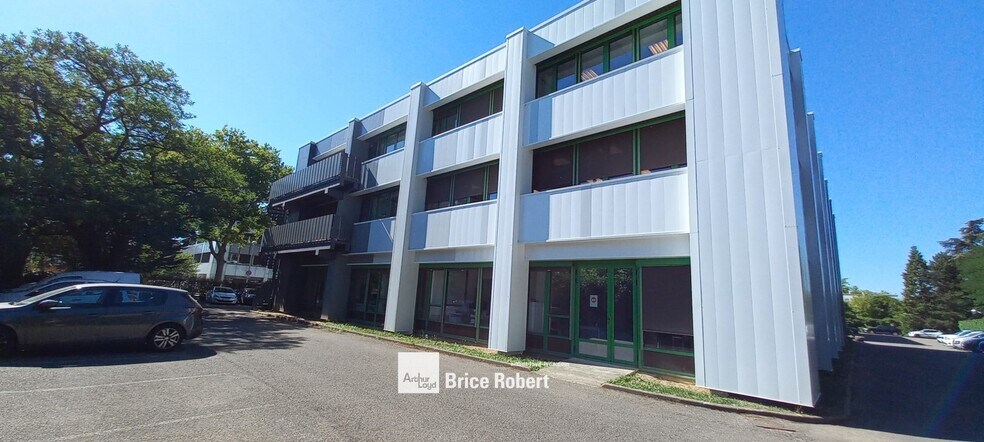 1-3 Rue Colonel Chambonnet, Bron à louer - Photo du bâtiment - Image 2 de 7