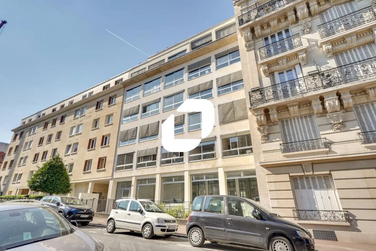 Office in Issy-les-Moulineaux for lease Building Photo- Image 1 of 7
