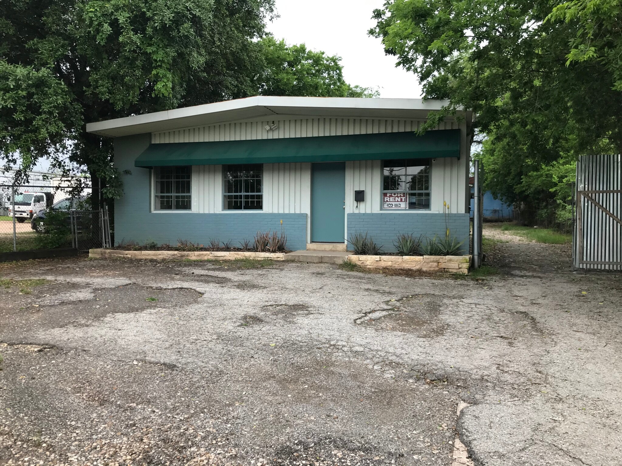 6516 Shirley Ave, Austin, TX for lease Primary Photo- Image 1 of 8